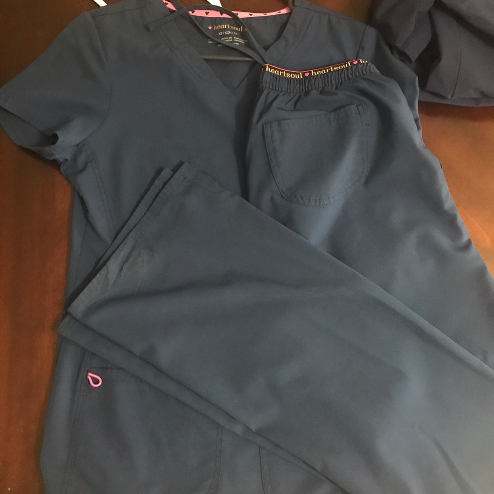 Scrub set